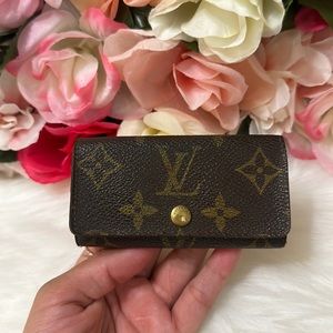 ✨SOLD✨ Louis Vuitton Multicles 4 Key Holder LV Monogram Canvas